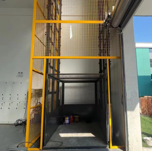 定南导轨式升降机助力物流园破解运输难题